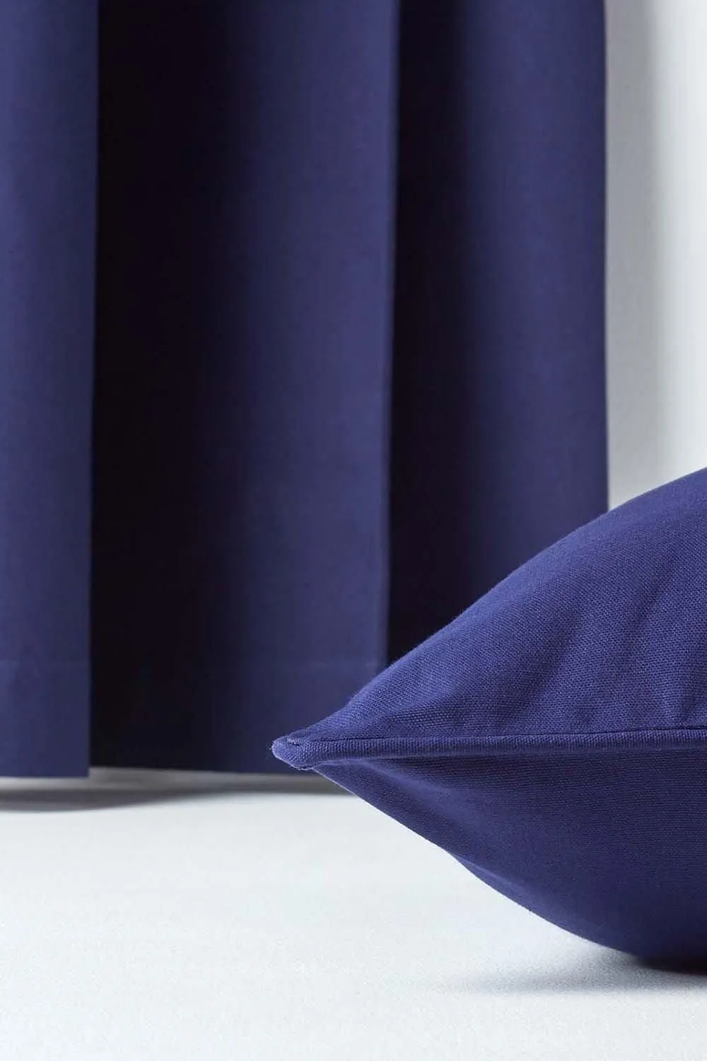 Homescapes Cotton Plain Cushion Cover in Navy 5