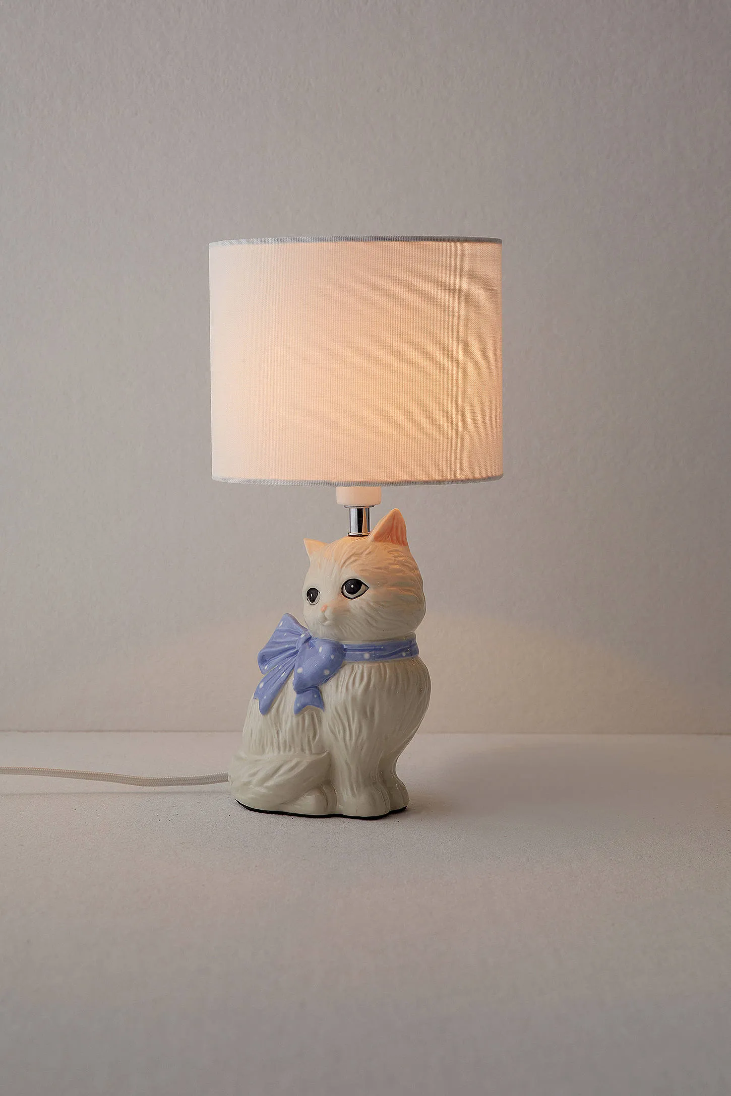 Adelaide Kitsch Cat Table Lamp - White 4