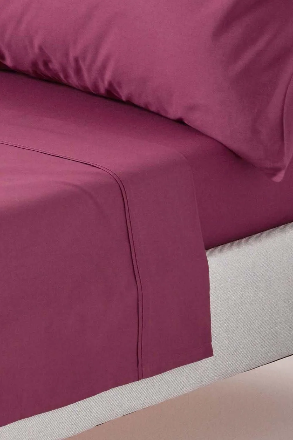 Homescapes Egyptian Cotton Flat Sheet 200 Thread Count in Plum 1