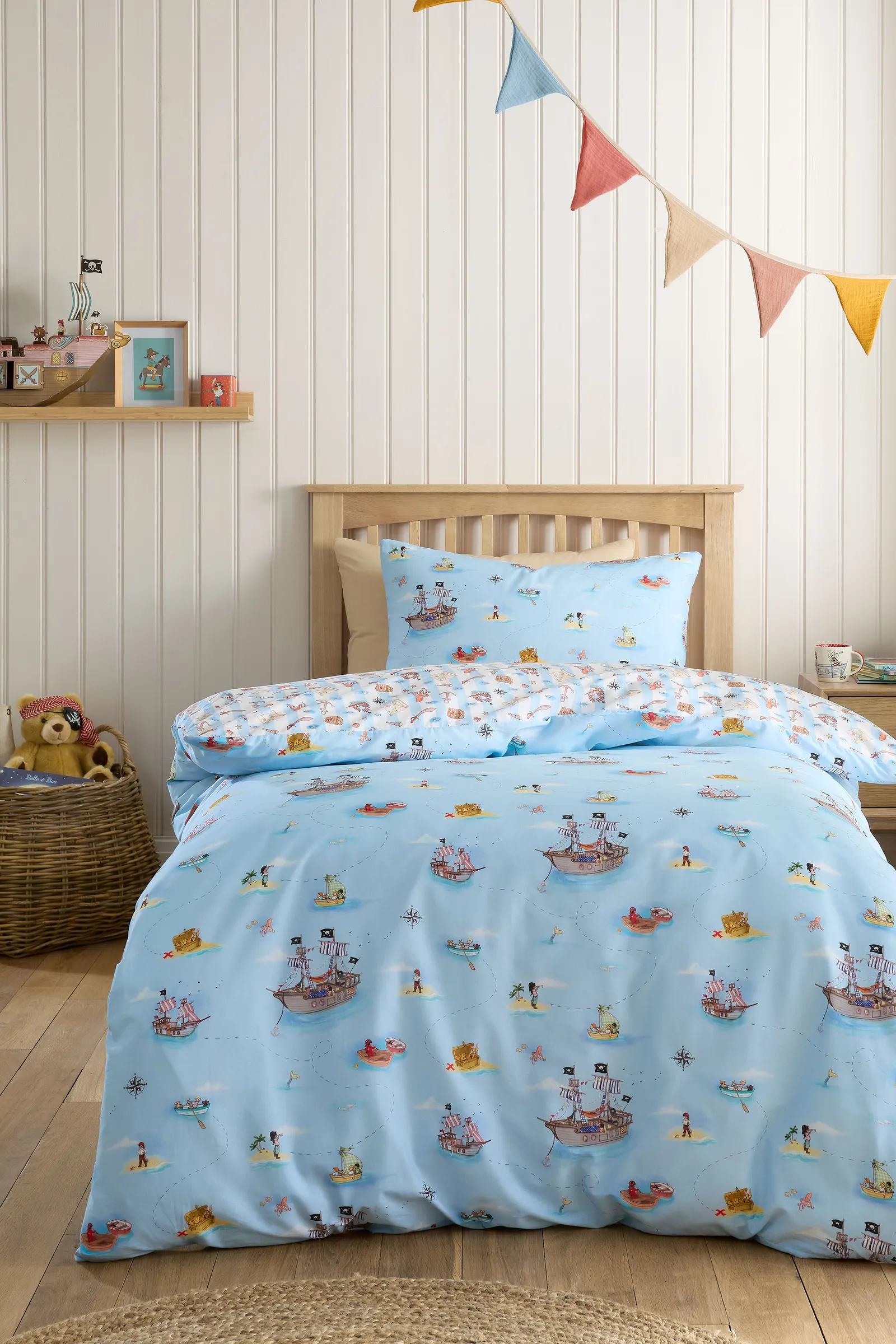 Belle & Boo 'Pirates' Reversible Cotton Duvet Cover Set in Blue