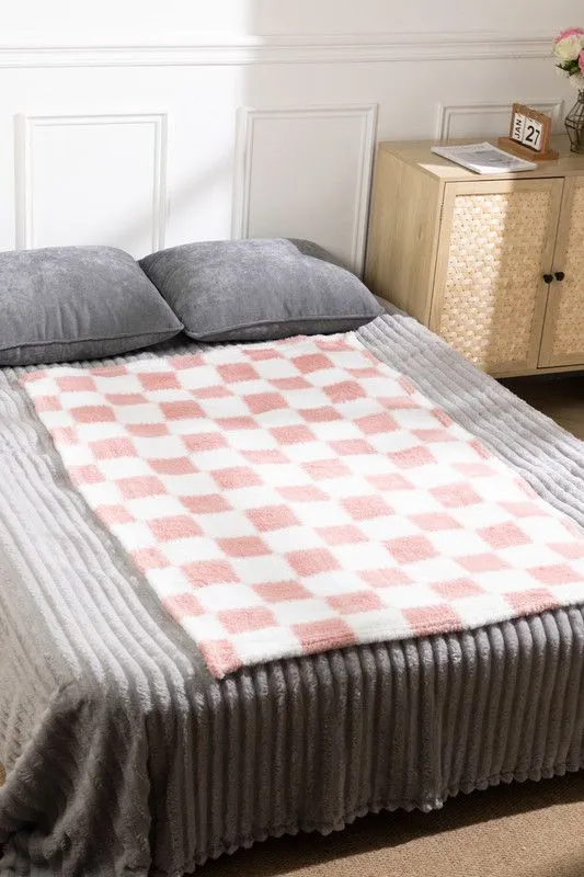 H&O Direct 150 x 200cm Comfortable Soft Checkerboard Plush All Seasons Throw Blanket for Bed & Sofa, Pink