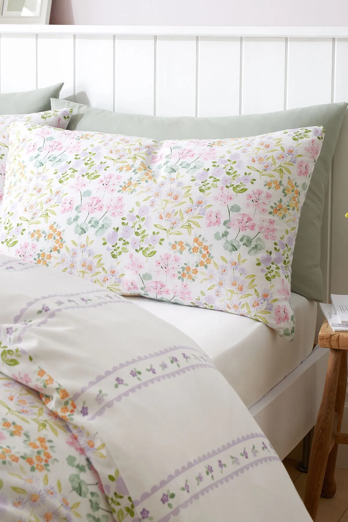 Dreams & Drapes 'Edith' Easy Care Ditsy Floral Print Duvet Cover Set in Lilac 2