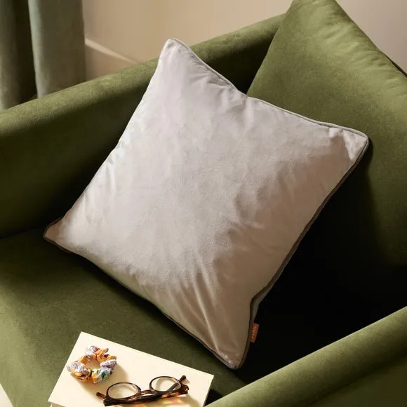 Furn. Square Cushion 1