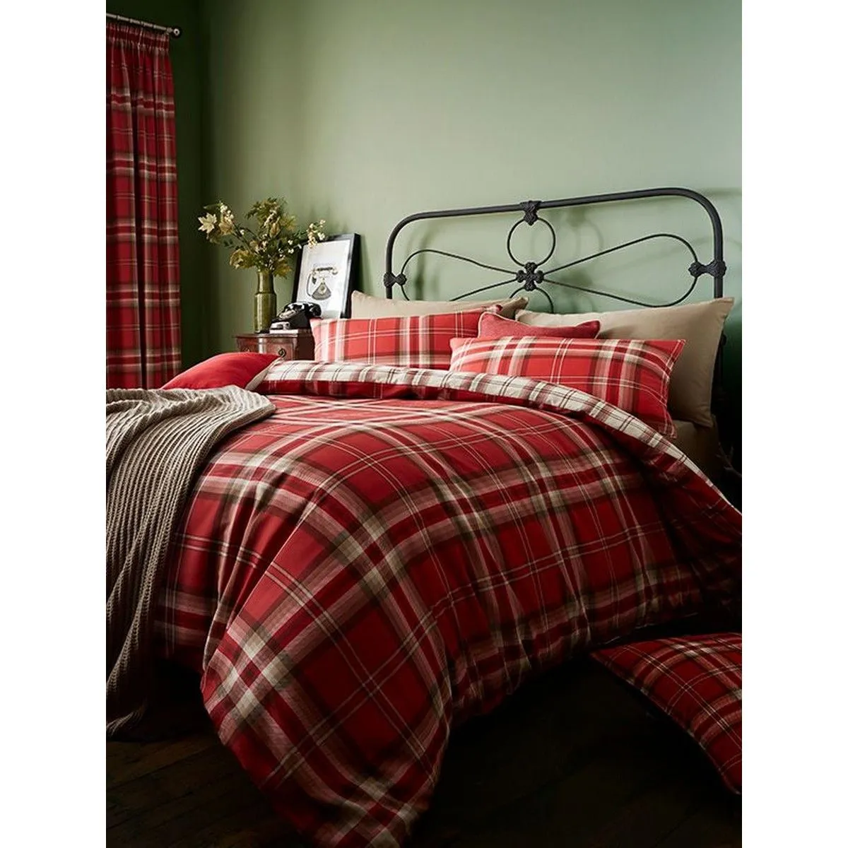 Catherine Lansfield Kelso Tartan Duvet Cover Set in Dark Red