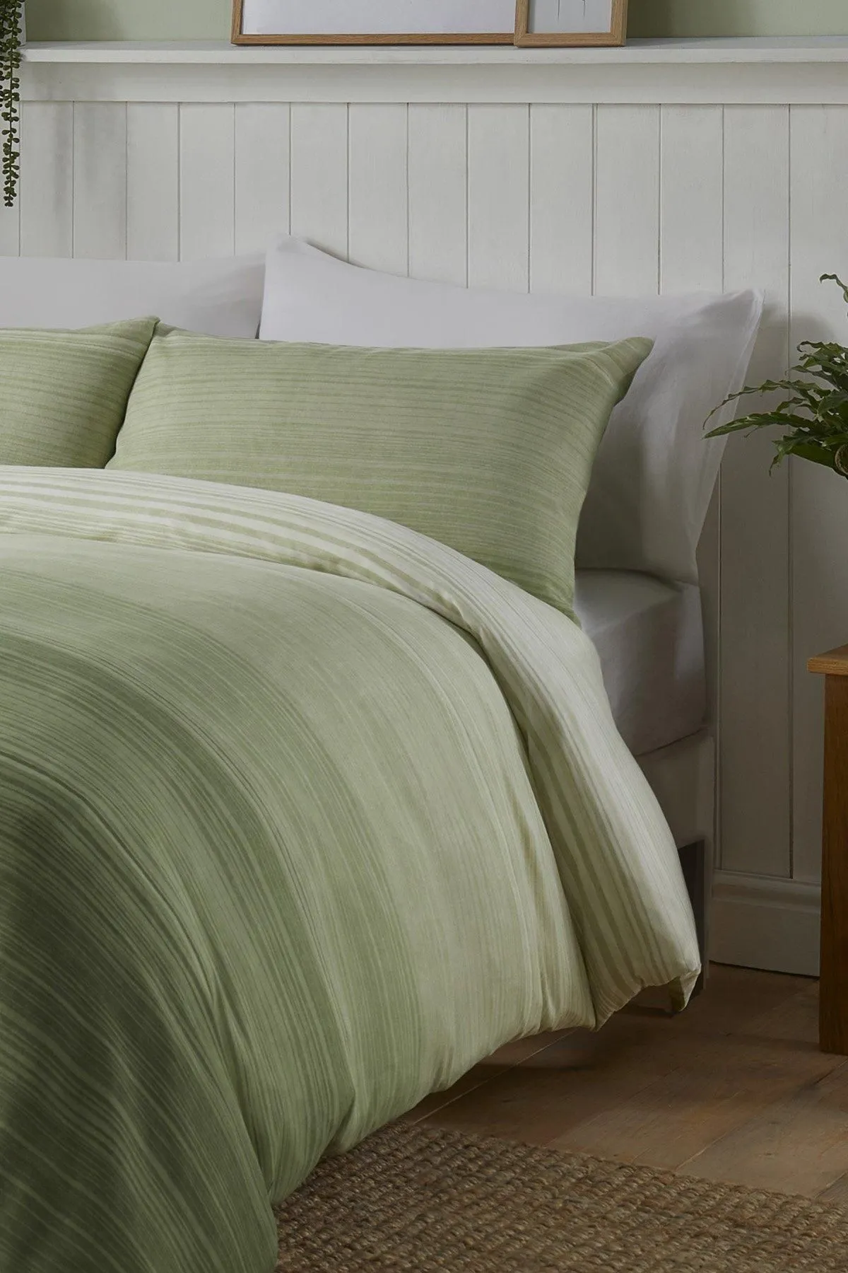 Fusion 'Fairhaven' Easy Care Duvet Cover Set in Green 2