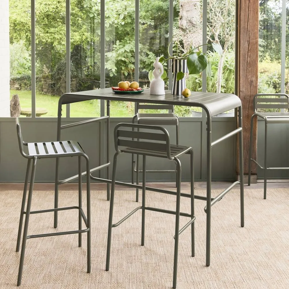 sweeek Garden high table with 4 steel bar stools in Khaki 1
