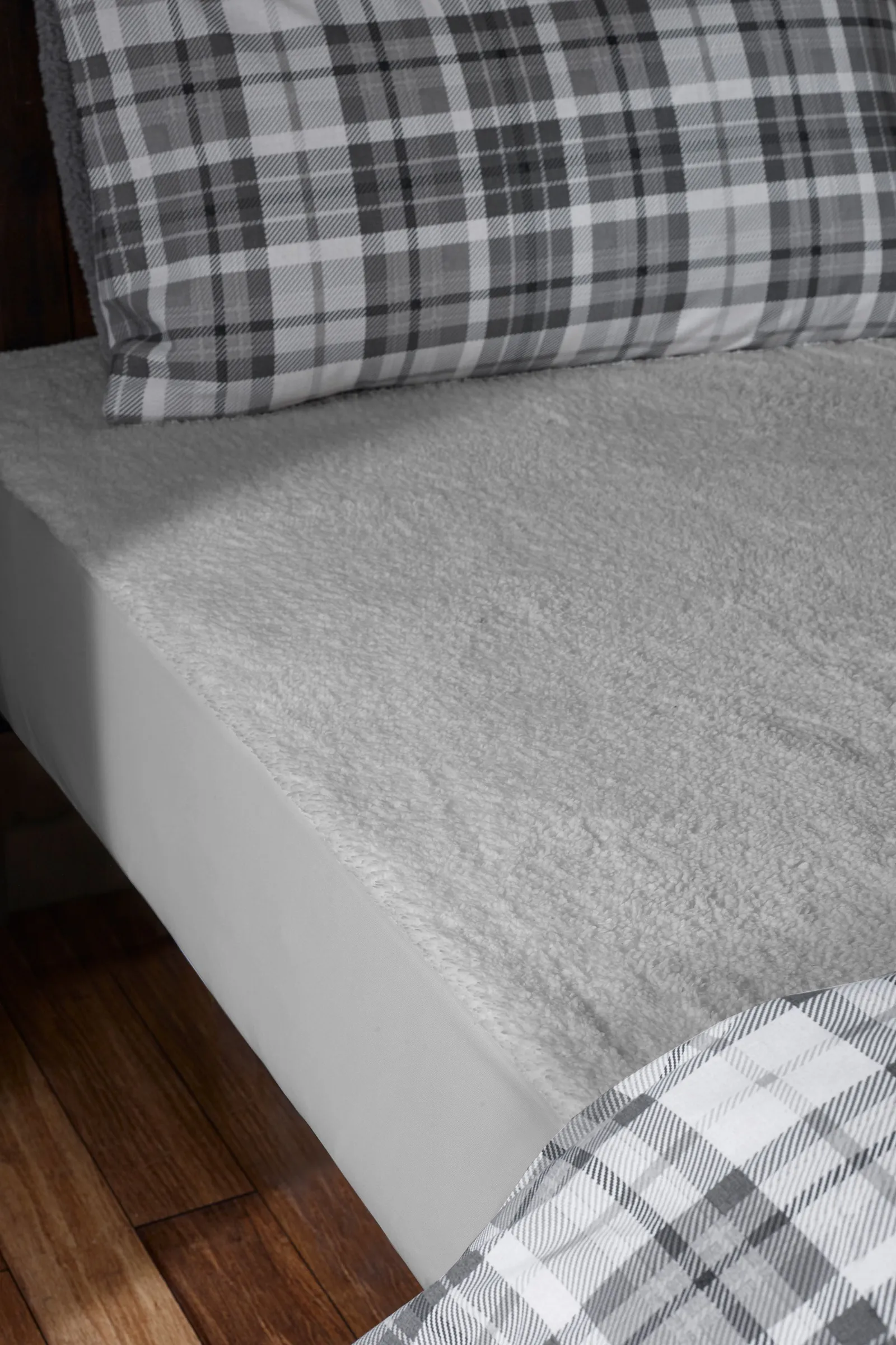 Catherine Lansfield 'Thermal Fleece' Under Blanket Fitted Sheet in Grey 1