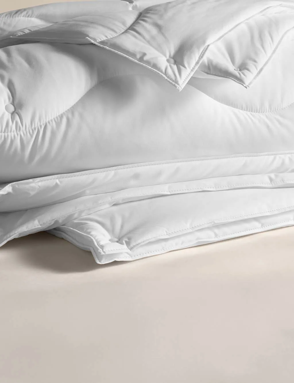 M&S Advanced Allergy Protection 13.5 Tog All Seasons 3-in-1 Duvet White