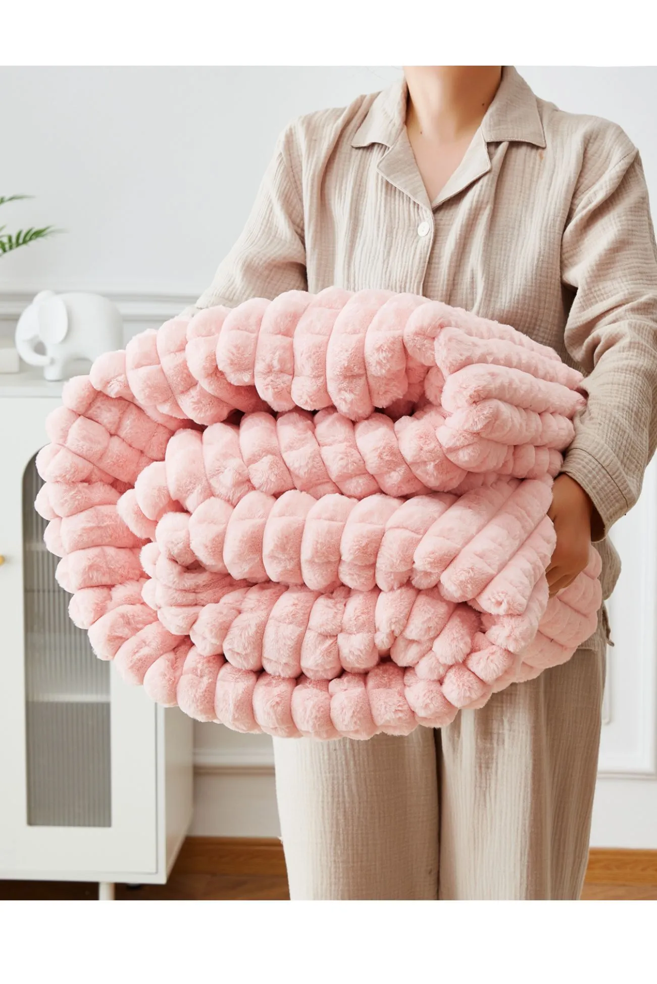 Ezysleep Super Soft Luxury Faux Fur Box Throw in Pink