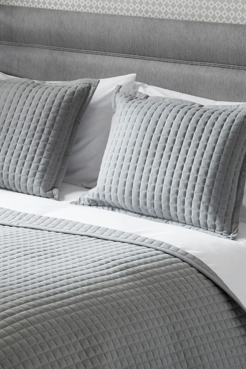 Belledorm Crompton Throw 150cm X 200cm in Grey