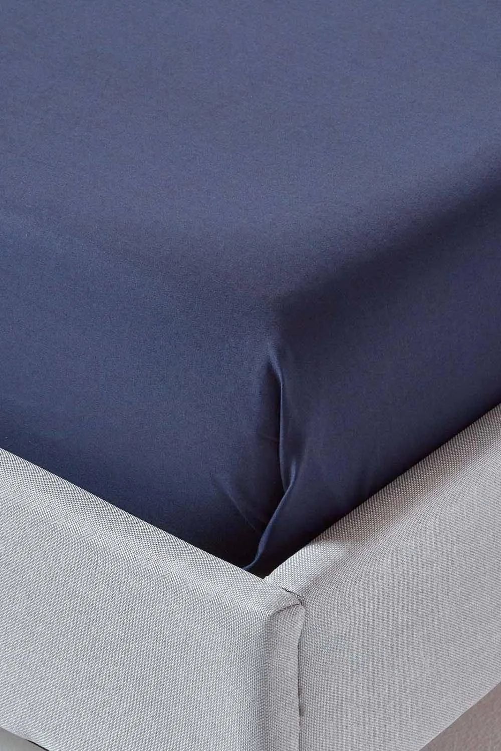 Homescapes Egyptian Cotton Flat Sheet 200 Thread Count in Navy 3