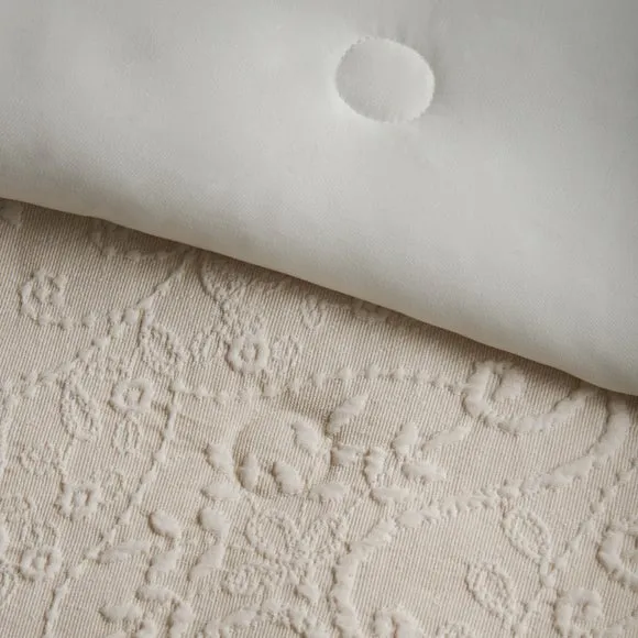 Catherine Lansfield Amelia Jacquard Bedspread 2