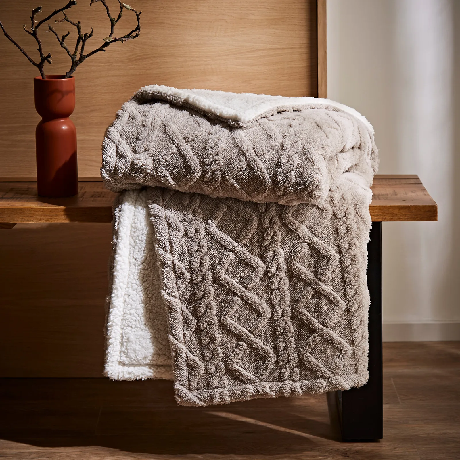 Aaron Sherpa Throw Grey