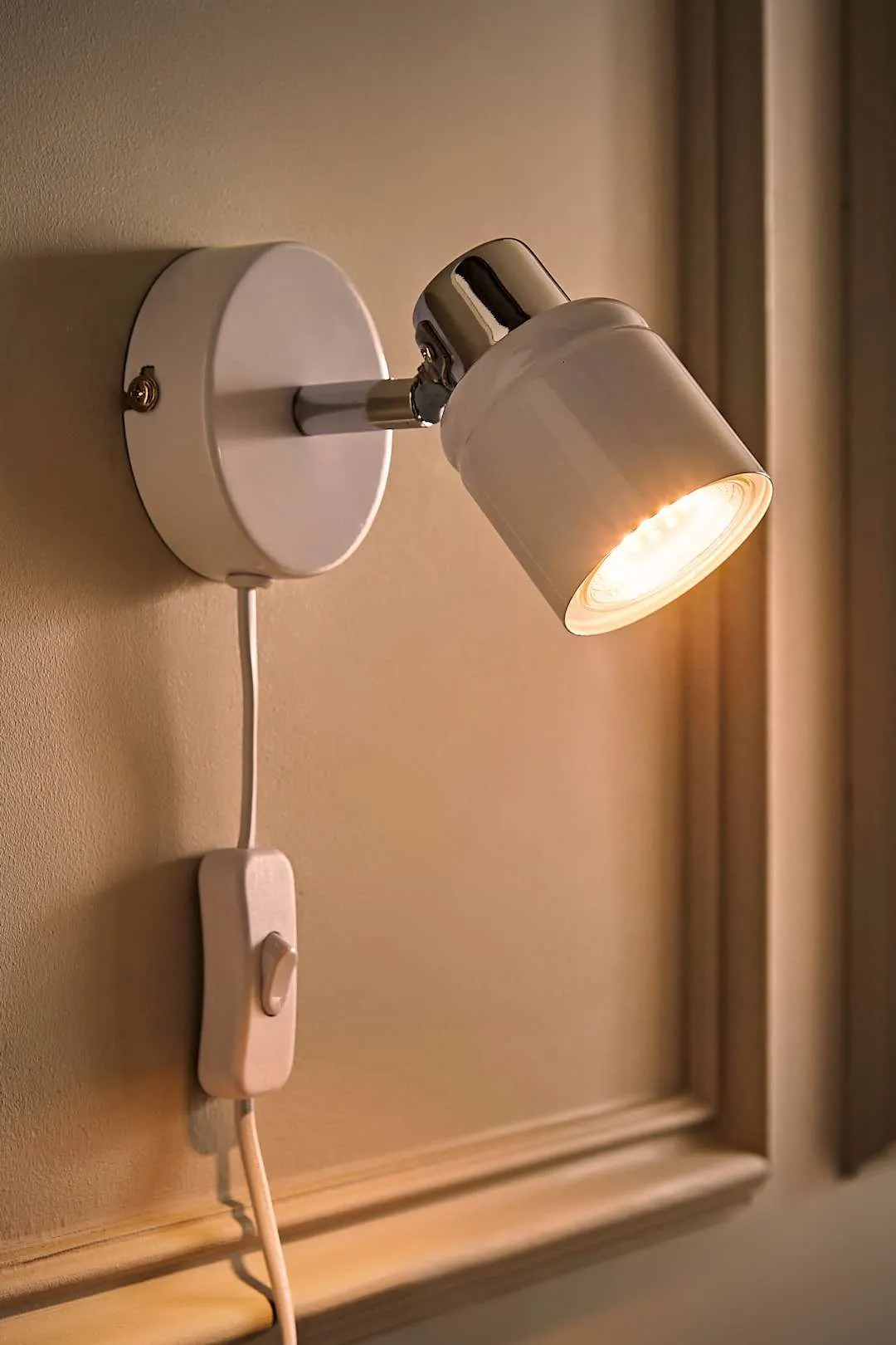 ValueLights Benton Single Adjustable Plug In Spotlight Wall Light in White 2