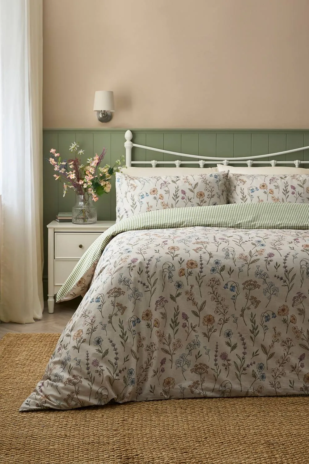 Dreams & Drapes 'Meadow Floral' Easy Care Duvet Cover Set 1