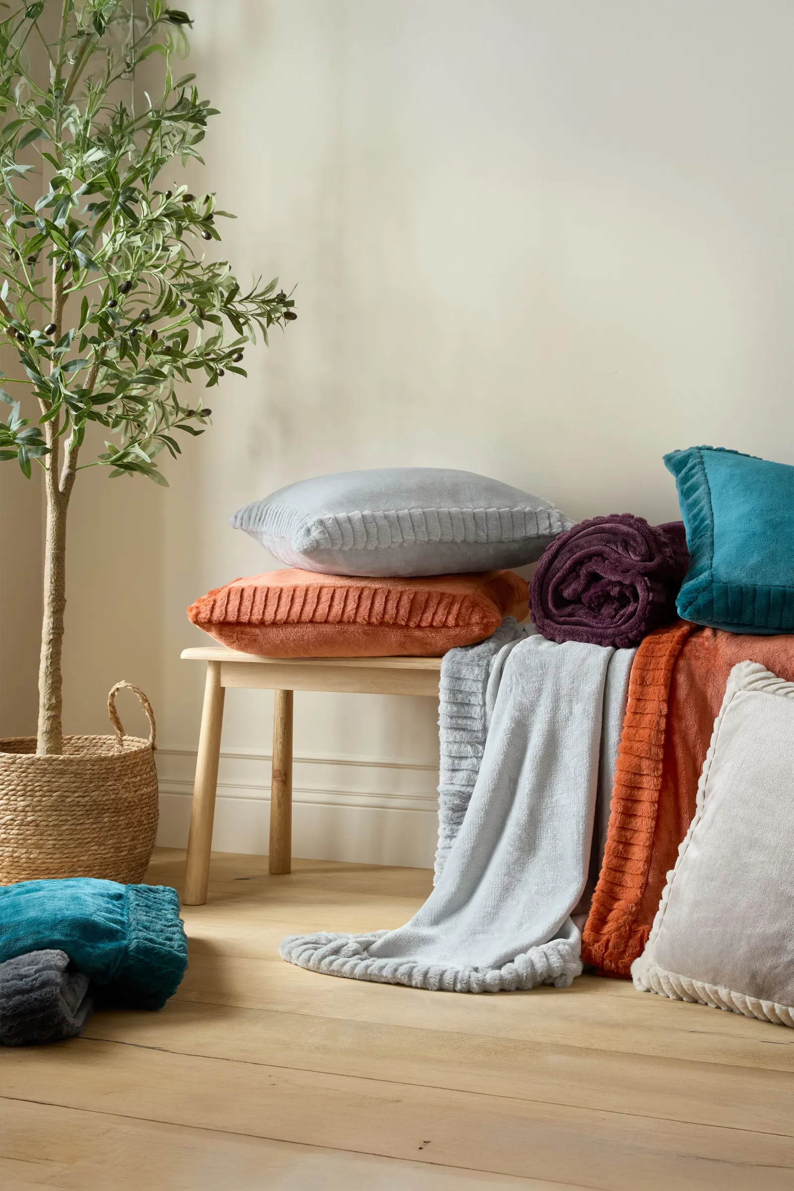 Catherine Lansfield 'Velvet & Faux Fur' 55x55cm Cushion in Grey 4