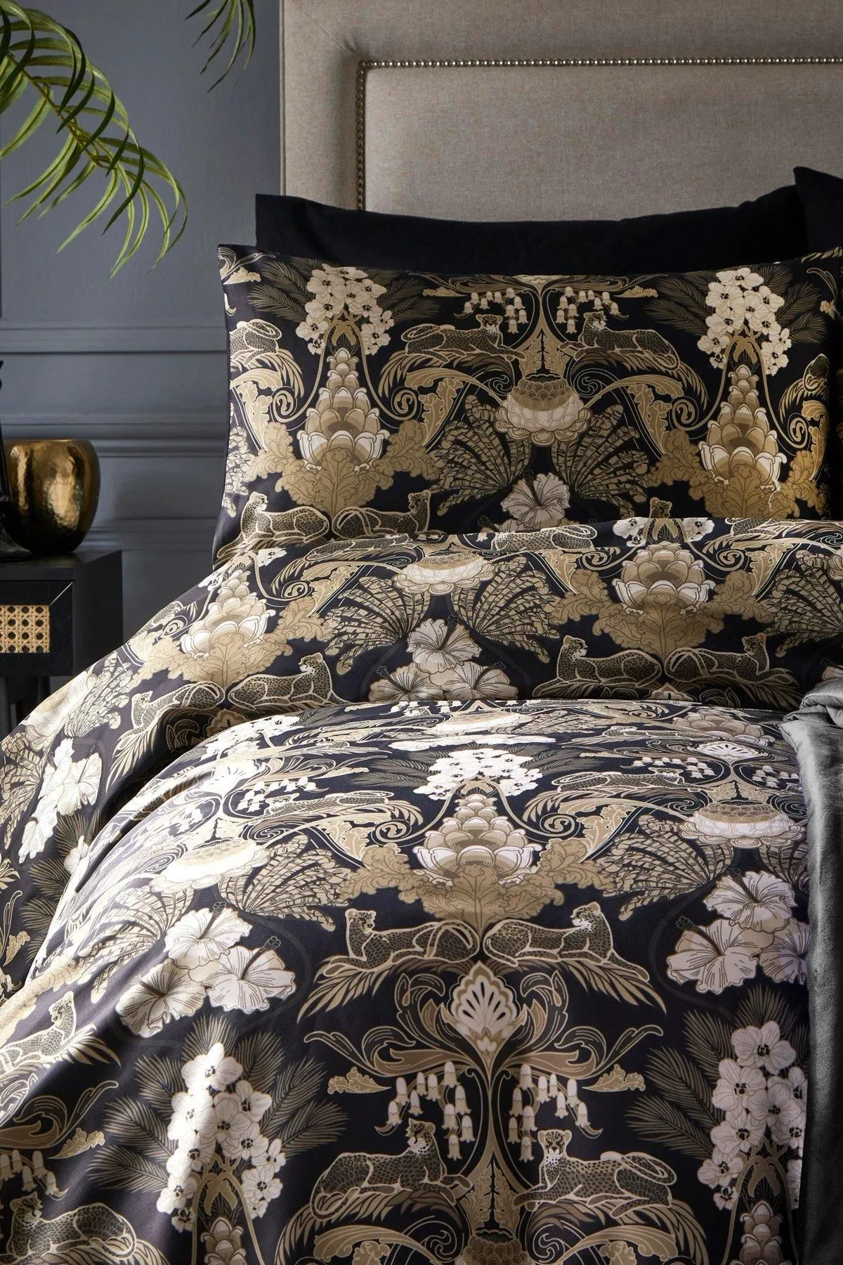 Laurence Llewelyn-Bowen 'Suburban Jungle' 100% Cotton Rich Duvet Cover Set in Black 2
