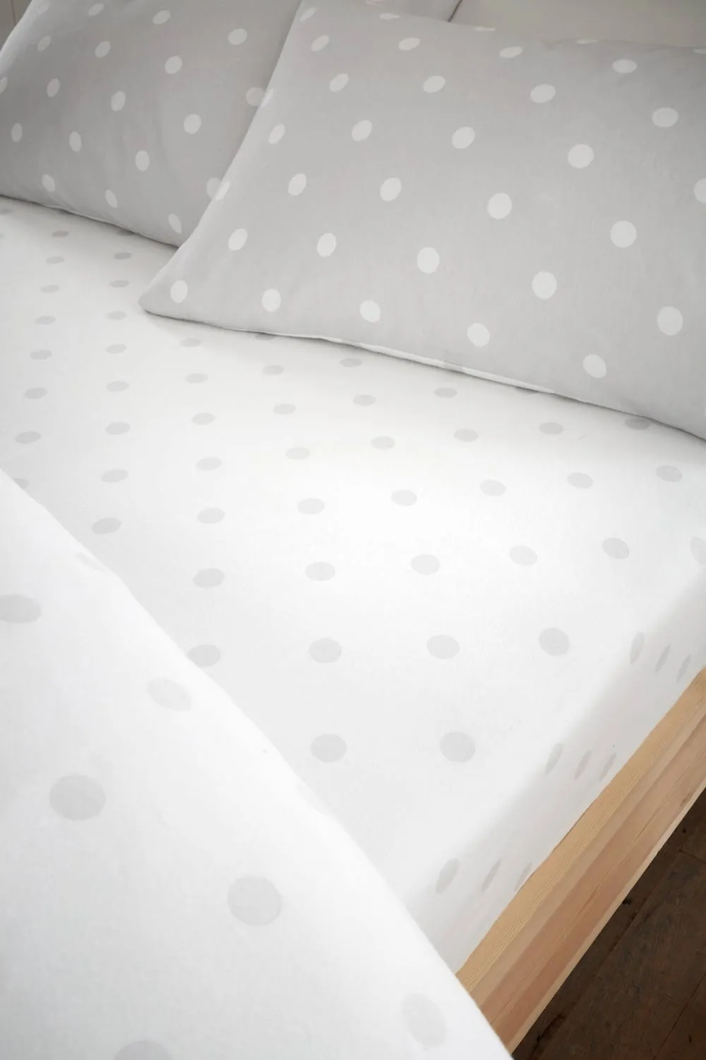 Catherine Lansfield Polka Dot 100% Brushed Cotton Fitted Sheet in Grey 1