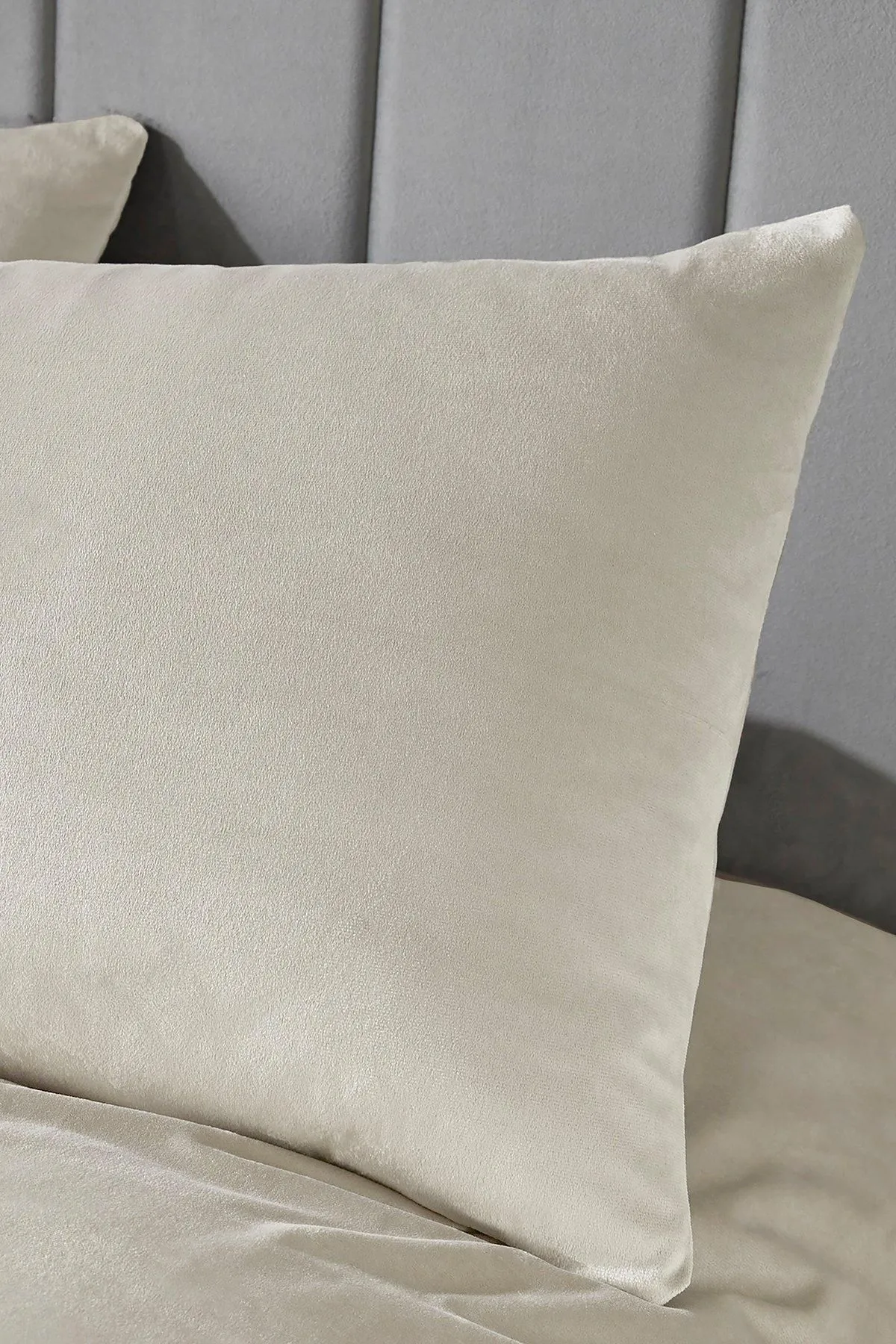Laurence Llewelyn-Bowen 'Montrose' Luxury Velvet Duvet Cover Set in Ivory 2