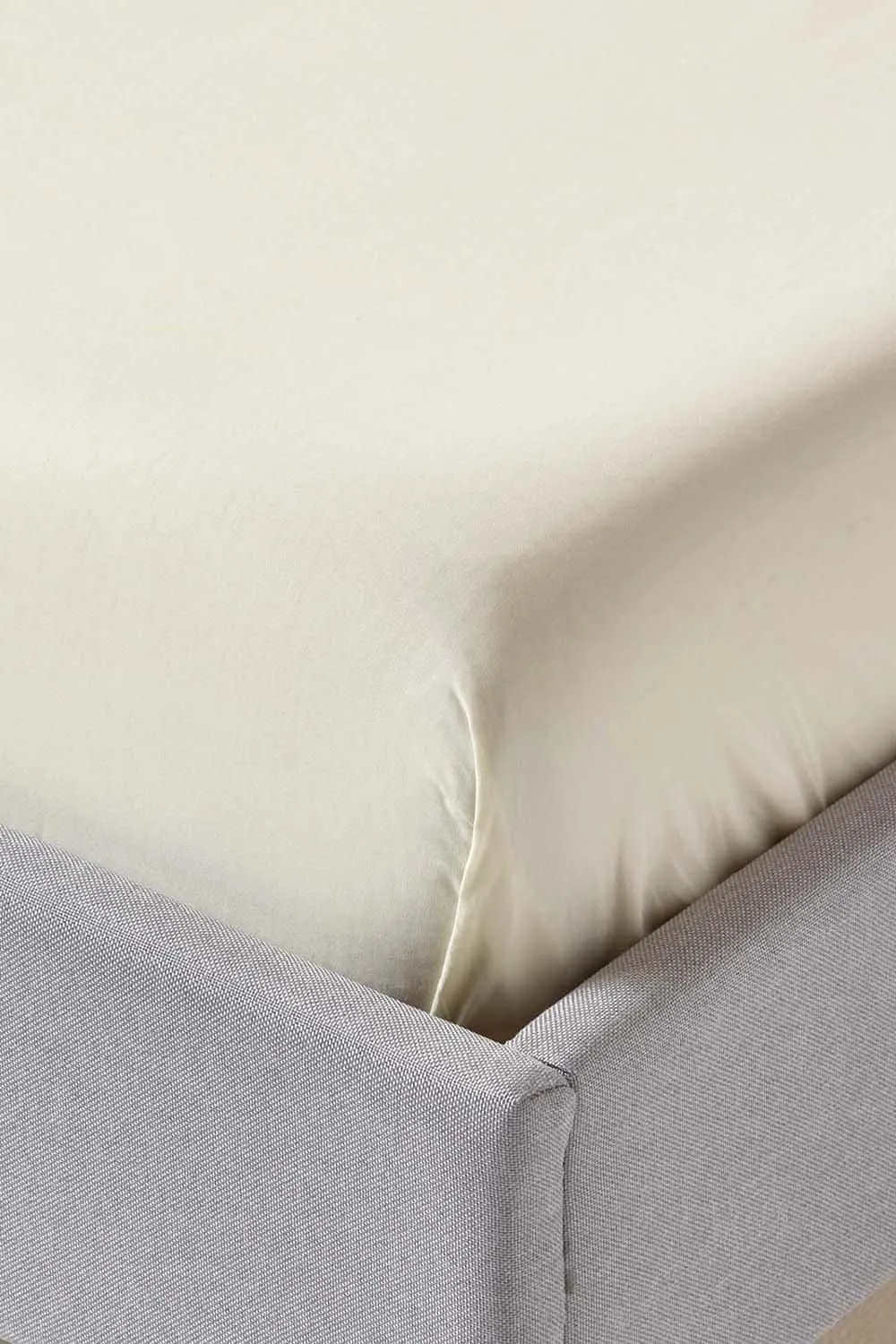 Homescapes Egyptian Cotton Flat Sheet 200 Thread Count in Cream 3