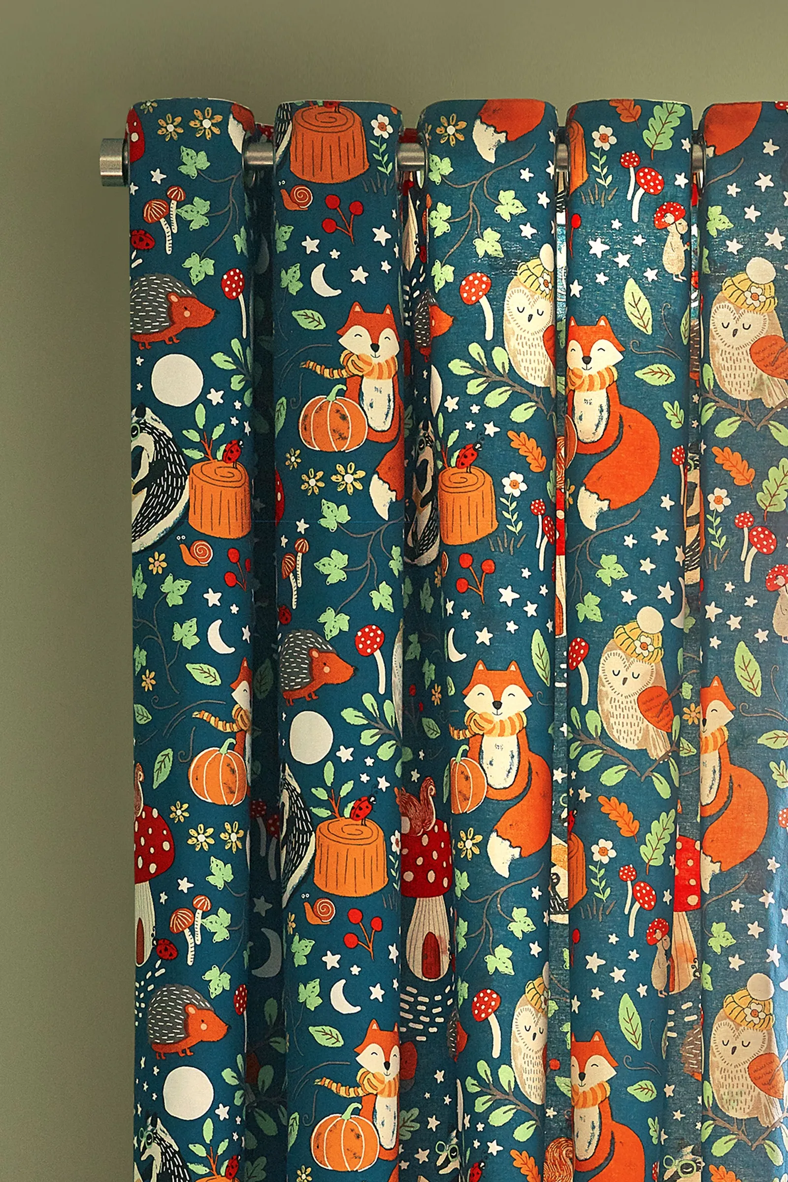 Catherine Lansfield 'Fox & Woodland Friends' Fully Reversible Eyelet Curtains in Green 3