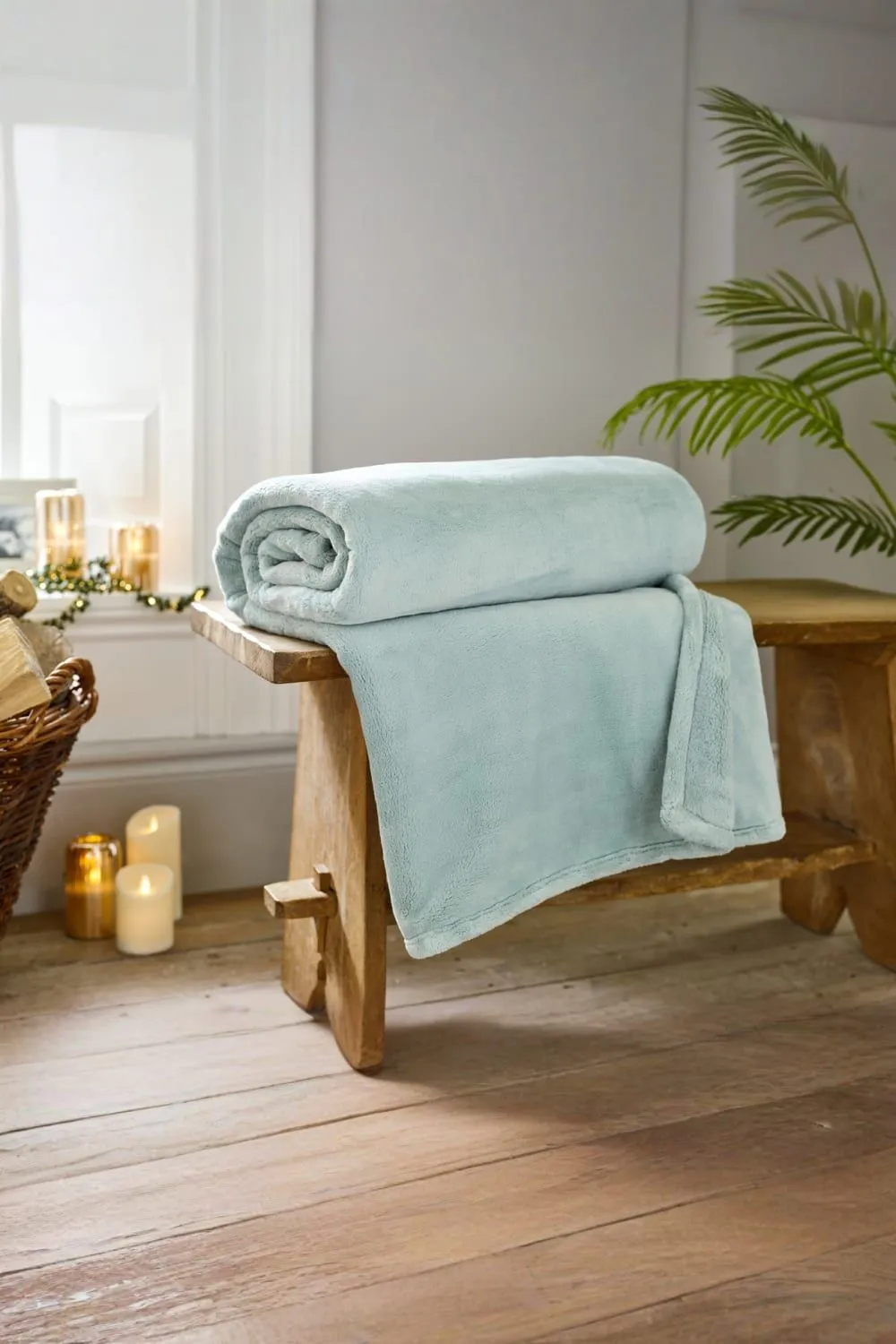 The Lyndon Company Coco Luxury Extra Large Thick Warm Supersoft Cozy Throw 140x180cm in Light Blue