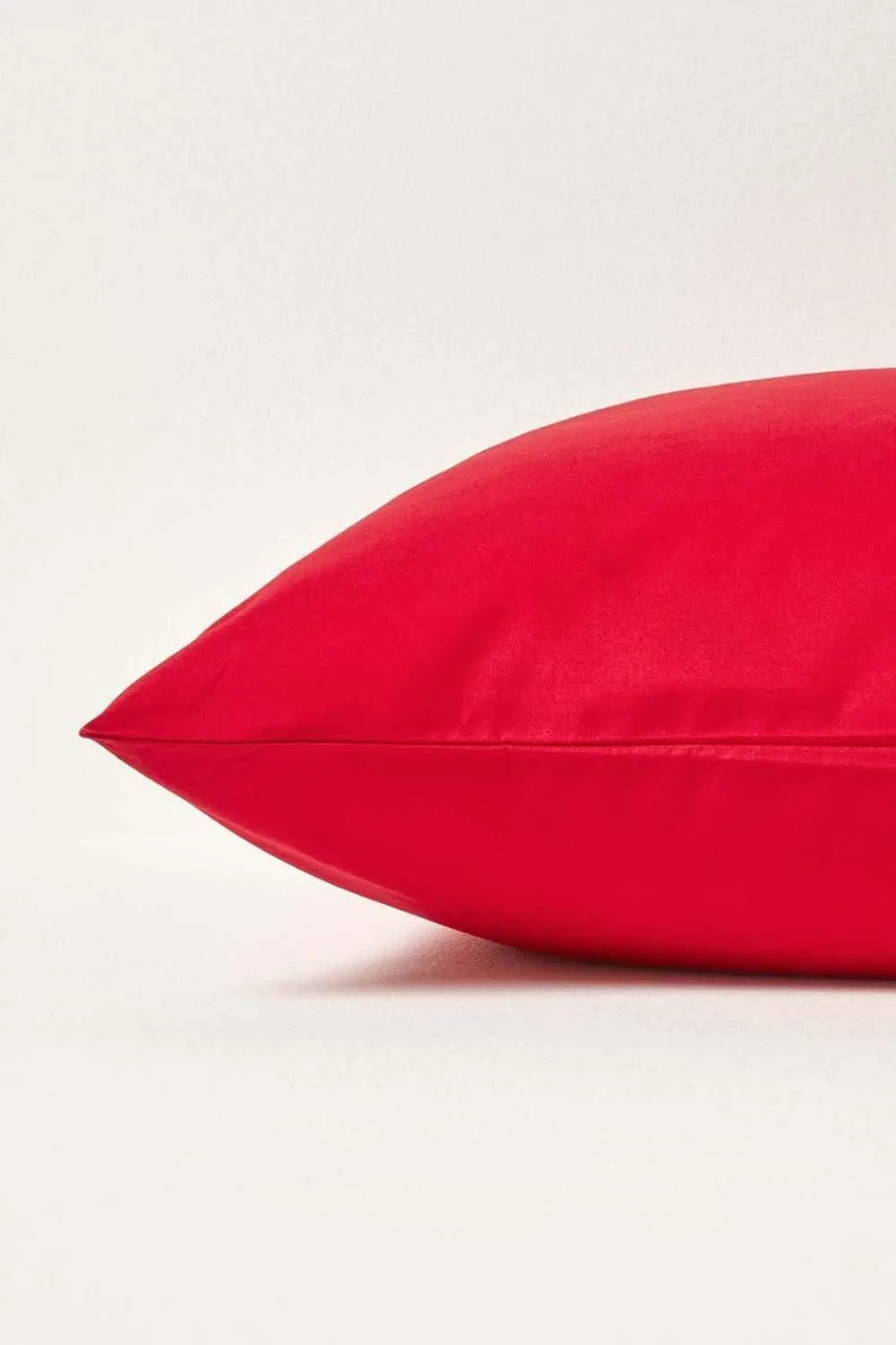 Homescapes Continental Egyptian Cotton Pillowcase 200 TC, 80 x 80 cm in Red 2