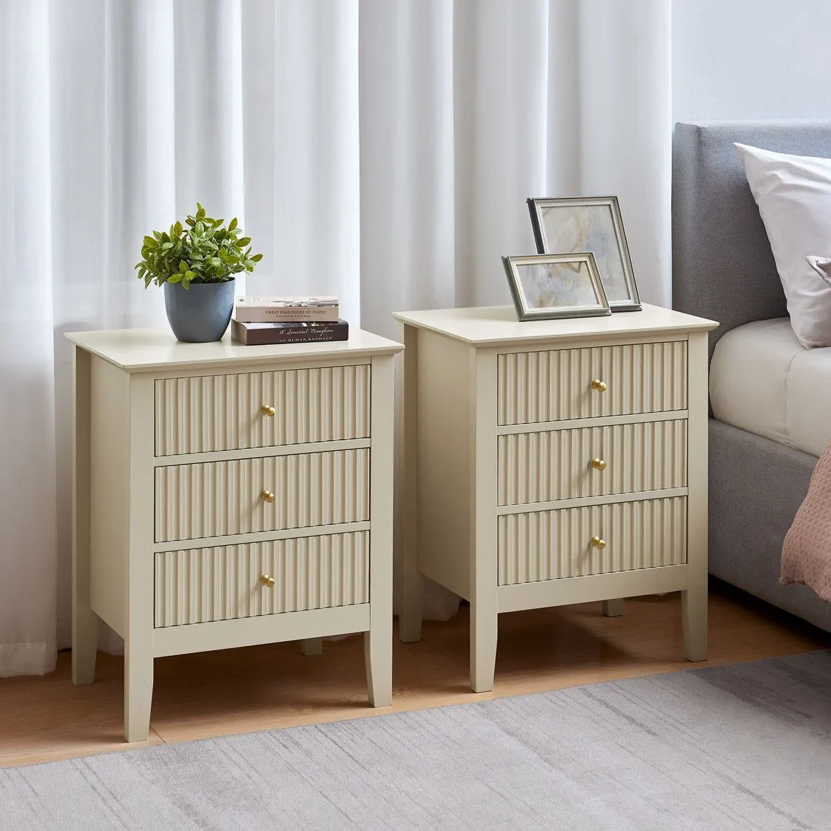 Melody Maison Double Wardrobe, Chest Of Drawers & Pair Of Bedside Tables - Hales Taupe Range in Beige 6
