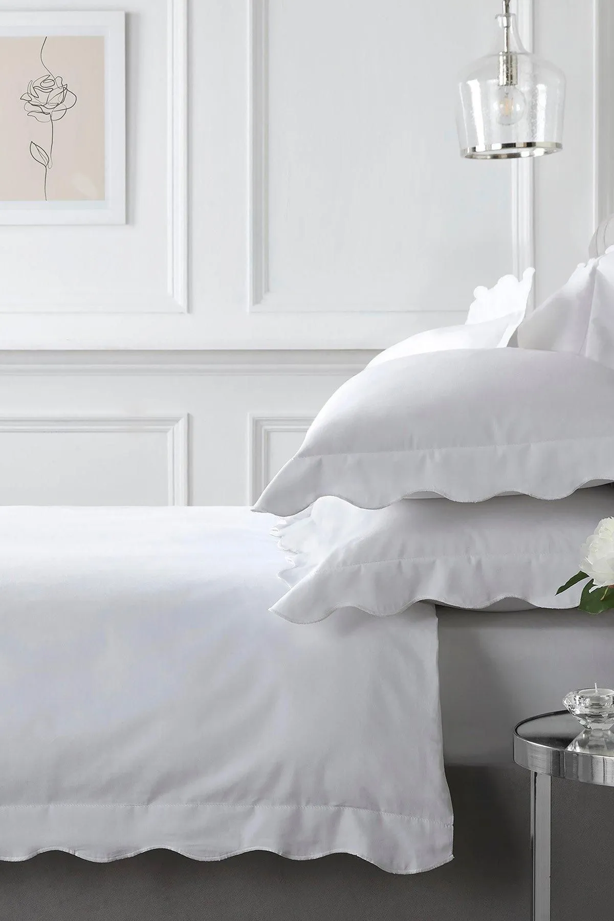 Appletree 'Scallop Edge' 100% Cotton Duvet Cover Set in White 1