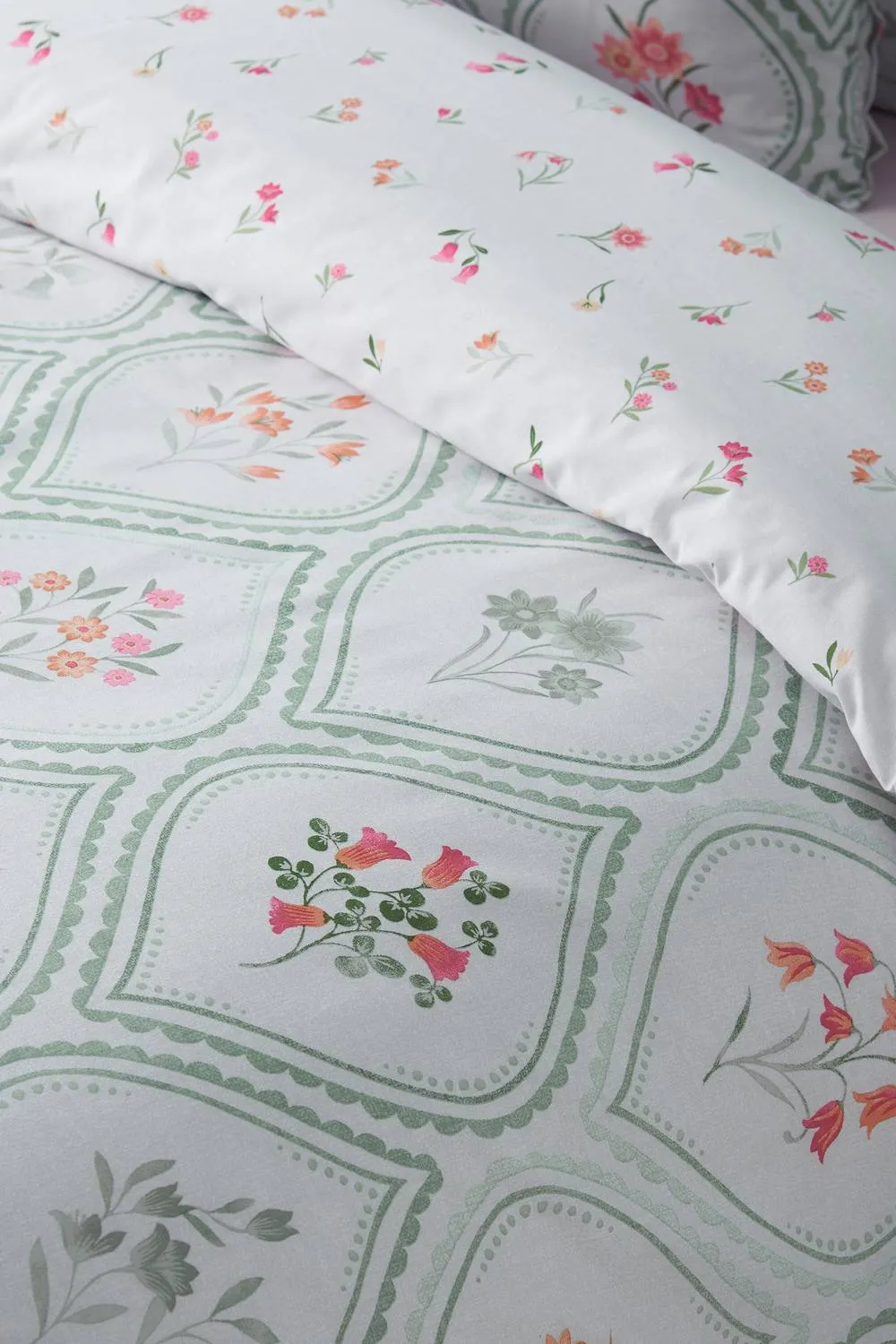 Catherine Lansfield 'Cameo Floral' Reversible Duvet Cover Set in Light Green 4