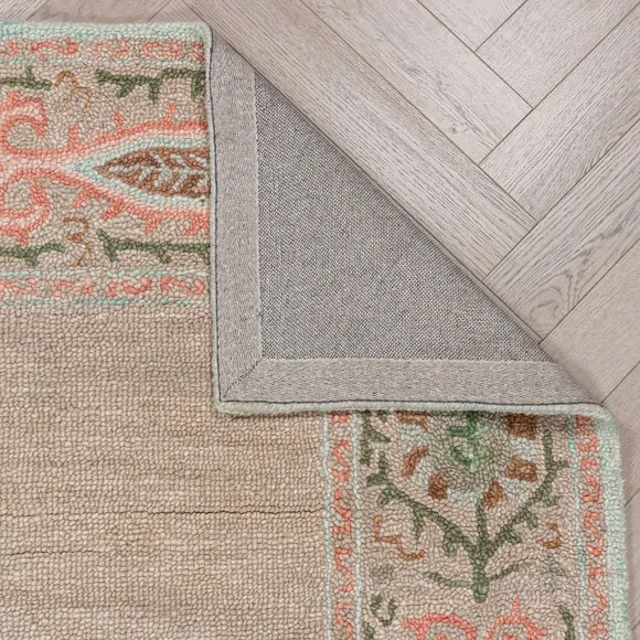 Mimi Traditional Border Rug 3
