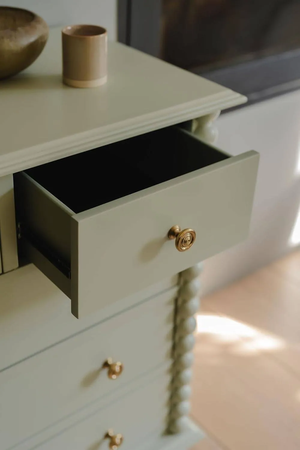 Statement Furniture Cromwell 2 over 3 Chest of Drawers with Bobbin Design in Light Green 4