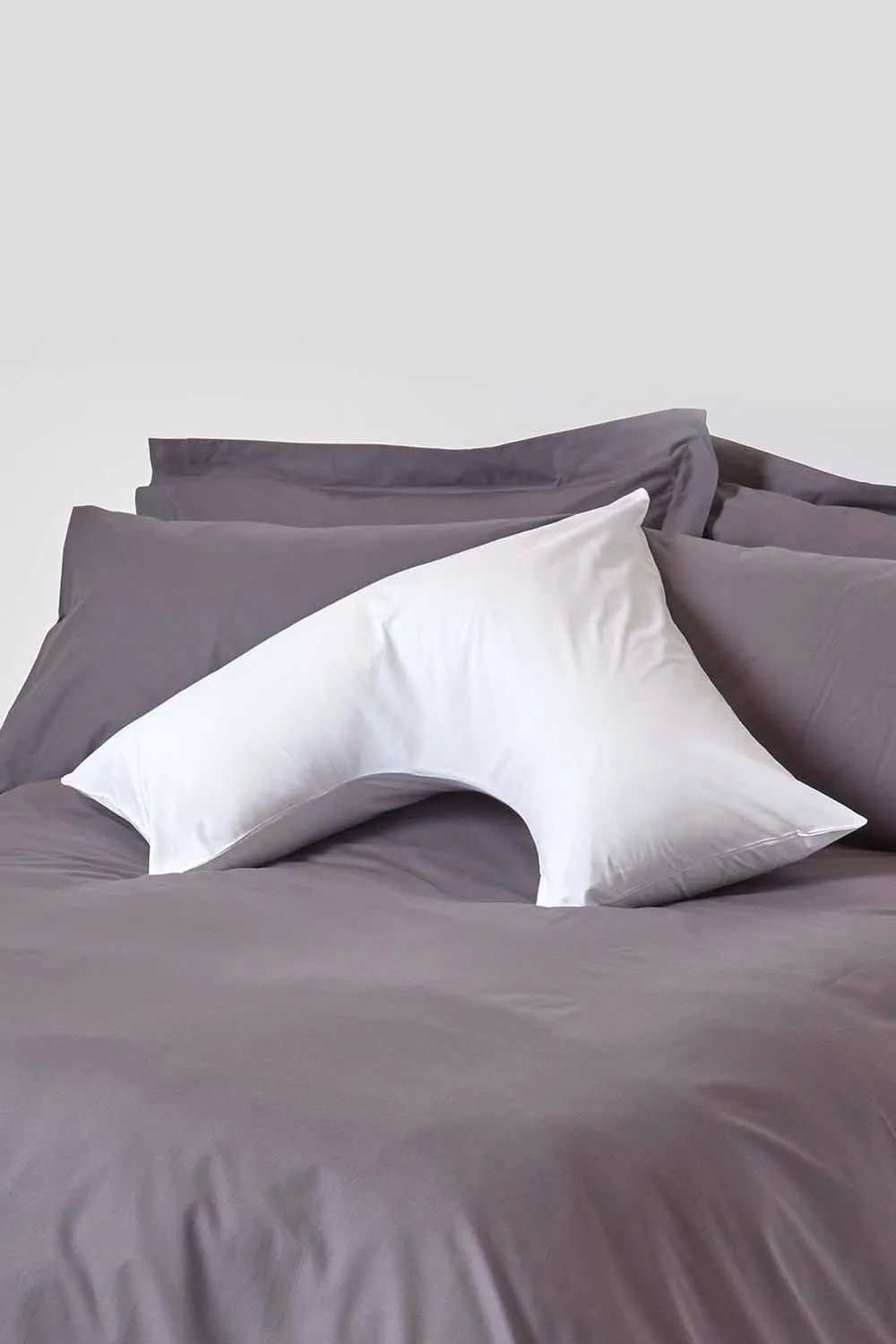 Homescapes Egyptian Cotton V Shaped Pillowcase 200 TC in White 2