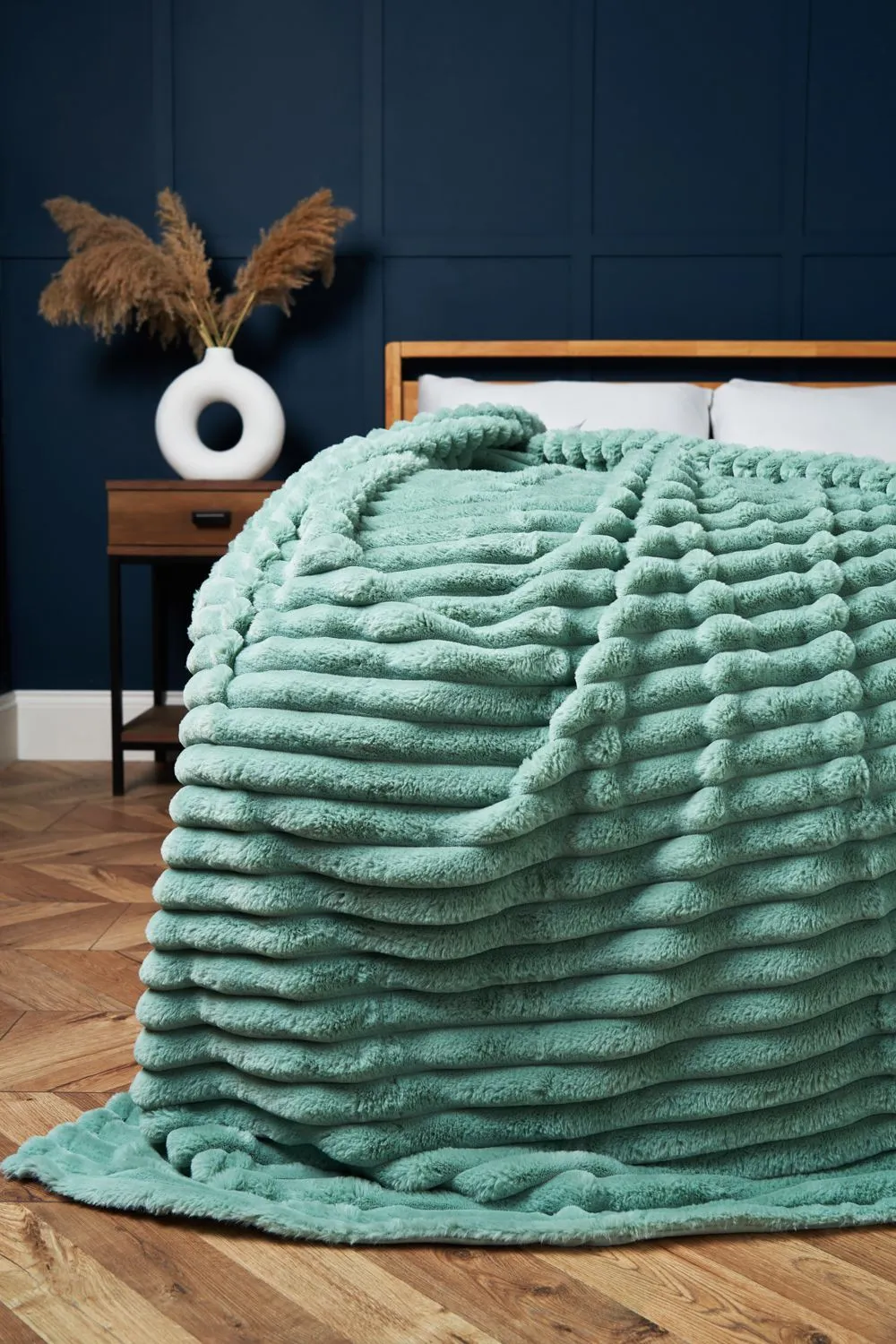 BHS Jumbo Cord Throw with Plain Velvet Backing in Green