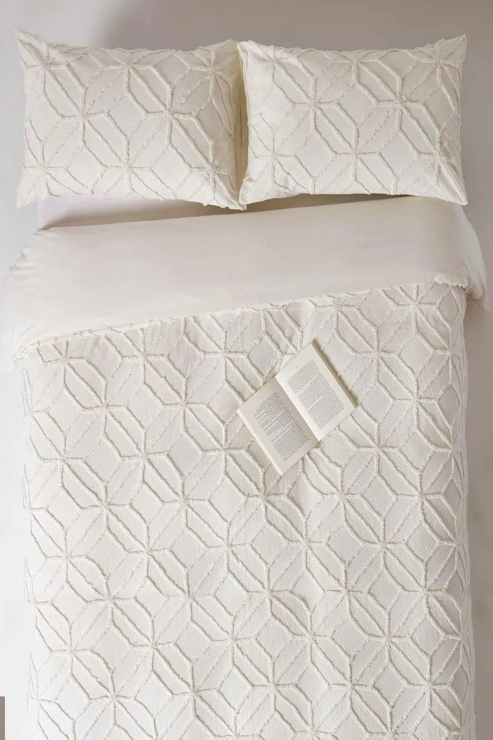 Homescapes Diamond Cotton Tufted Duvet Cover Set in White 2