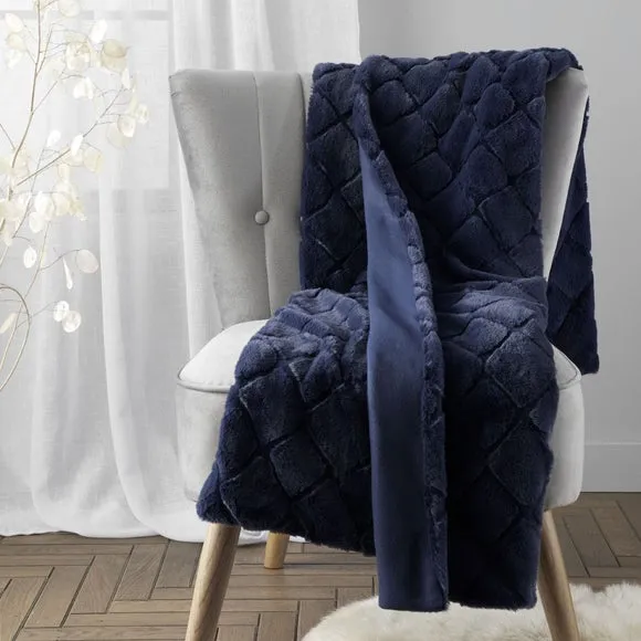 Catherine Lansfield Cosy Diamond 130cm x 170cm Throw Blanket 1