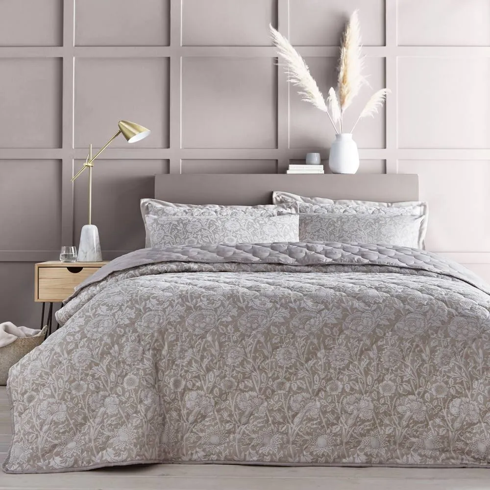 Portfolio Home Chatsworth Floral Quilted Bedspread Pillow Shams Throw Set 254x254cm in Natural