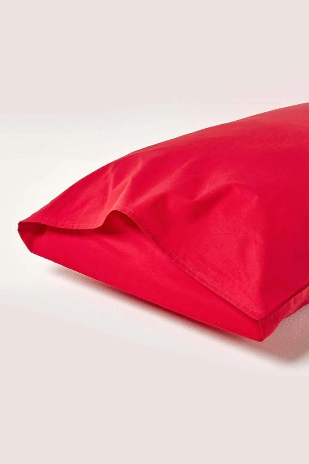 Homescapes Egyptian Cotton Housewife Pillowcase 200 TC, Standard Size in Red 3