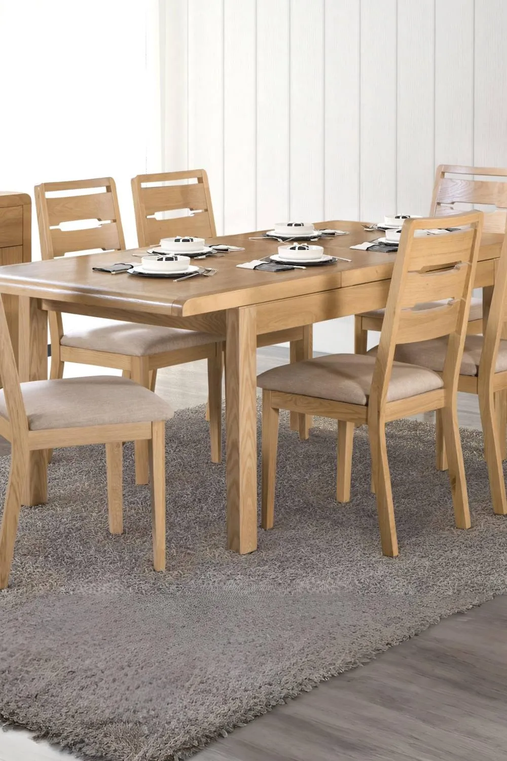 Julian Bowen Curve Rectangular Extending 4-6 Seater Dining Table in Light Oak