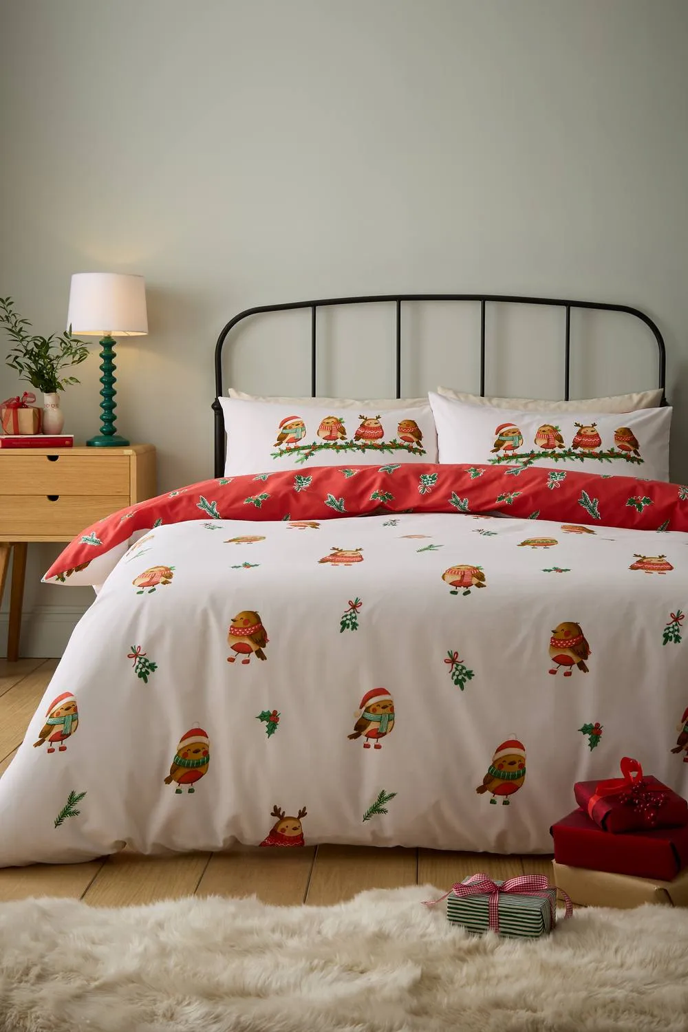 Catherine Lansfield Christmas Robins Reversible Duvet Cover Set in Red