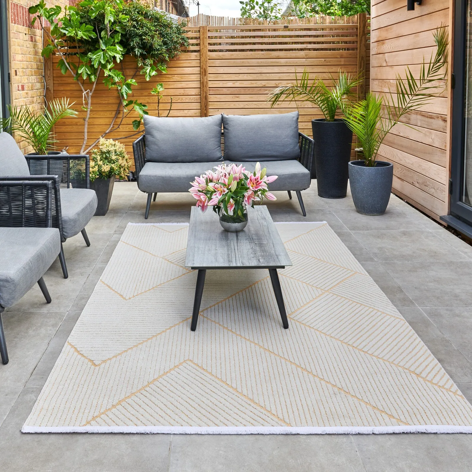Jazz Chevron Indoor Outdoor Rug 1