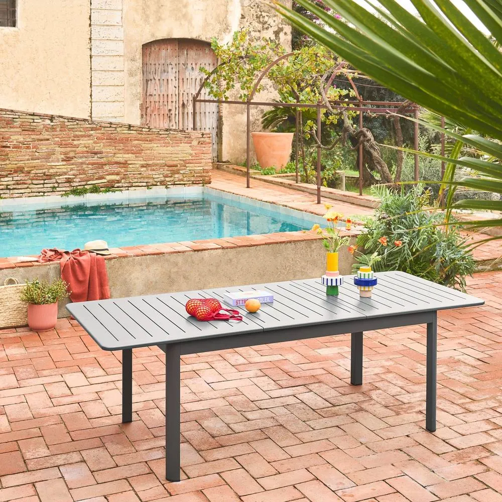 sweeek 8-seater extendable aluminium garden table in Dark Grey