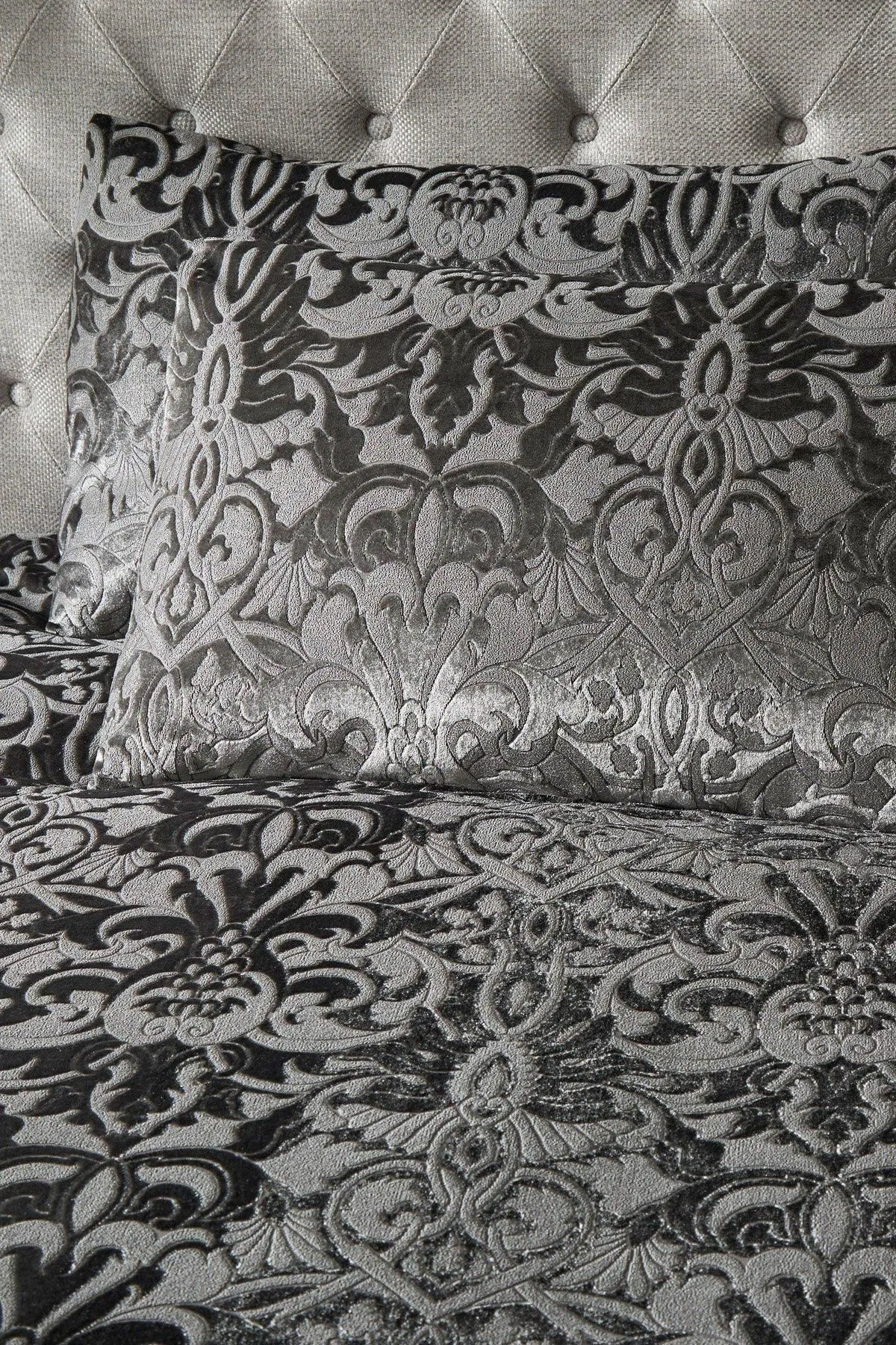 Laurence Llewelyn-Bowen 'Firenza' Damask Velvet Duvet Cover Set in Dark Grey 3