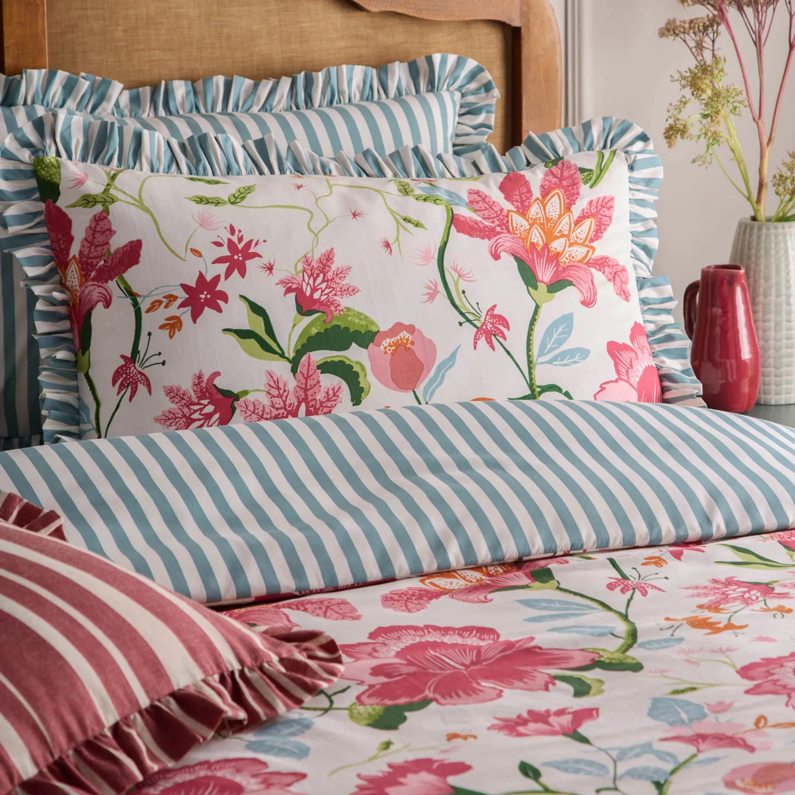 Wylder Claudia Floral Ruffle Duvet Cover Set 2