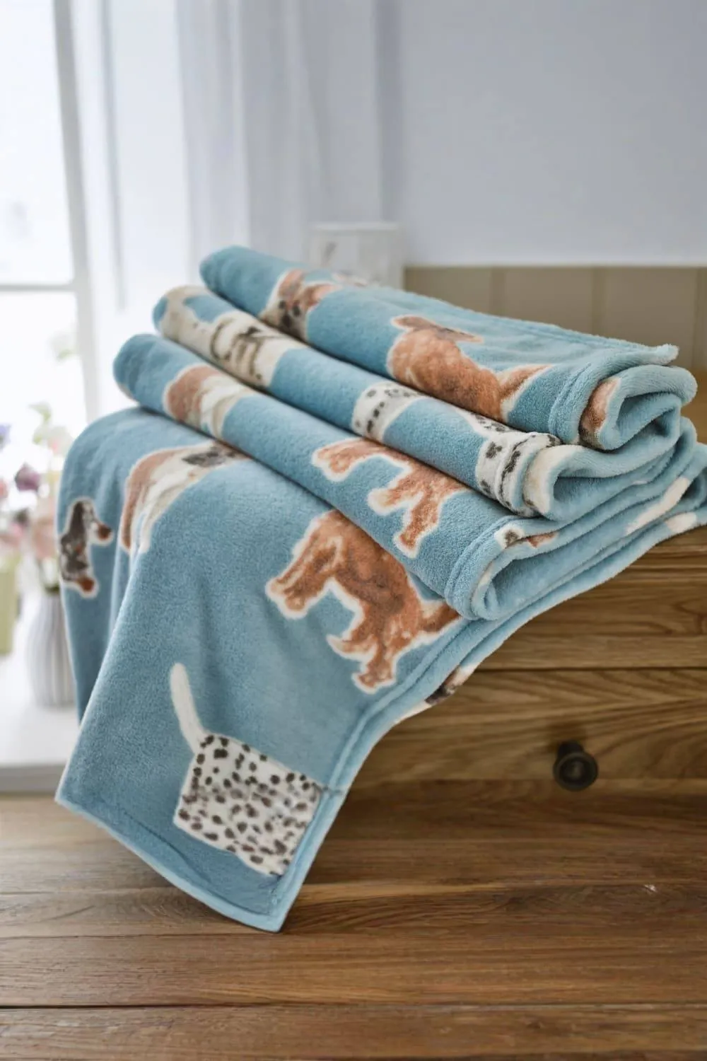 Deyongs Kennel Club Soft Fleece Printed Throw in Blue