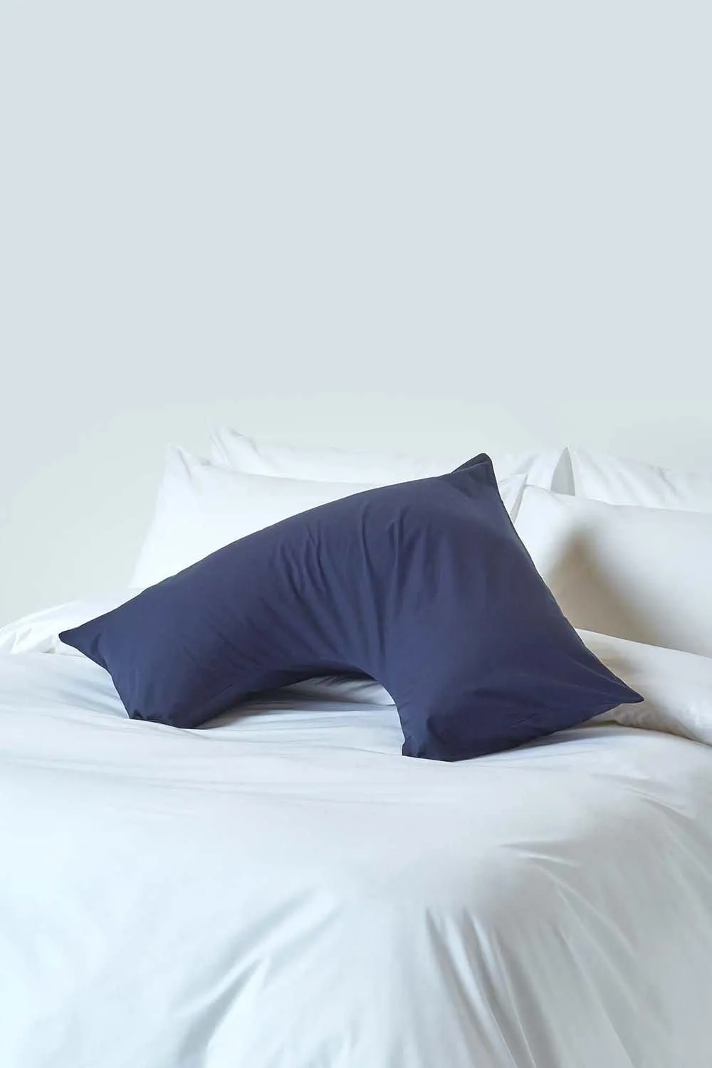 Homescapes Egyptian Cotton V Shaped Pillowcase 200 TC in Navy 2
