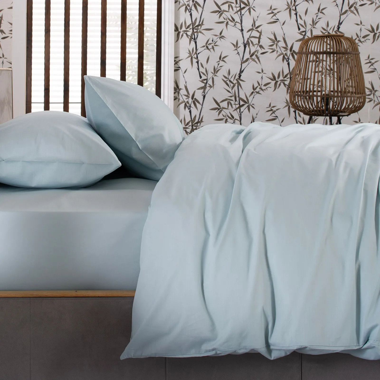 The Lyndon Company Luxury 200 Thread Count 100% Cotton Fitted Sheets in Duck Egg Blue 1
