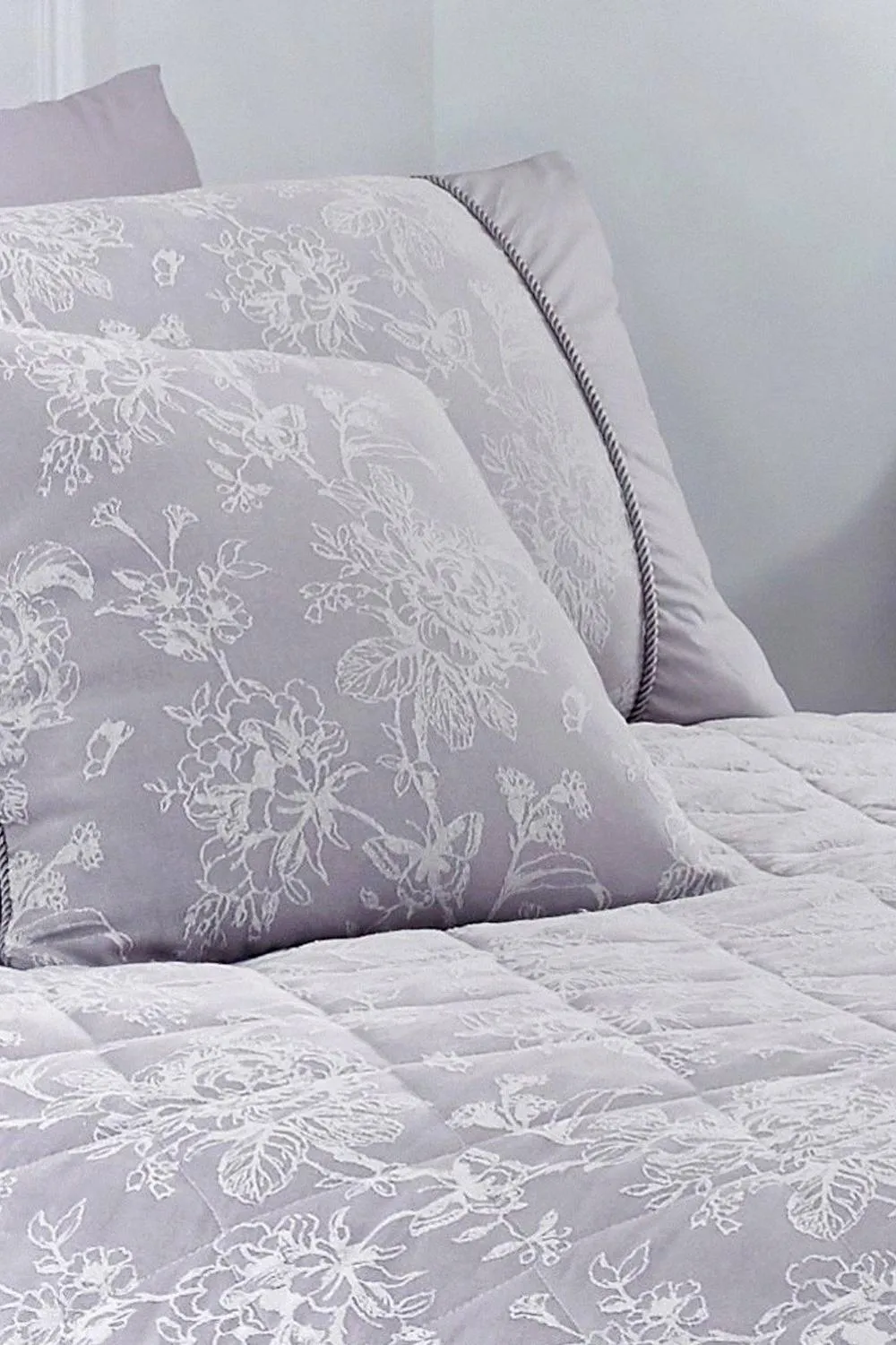 Dreams & Drapes 'Jasmine' Elegant Floral Jacquard Quilted Bedspread in Lavender 4