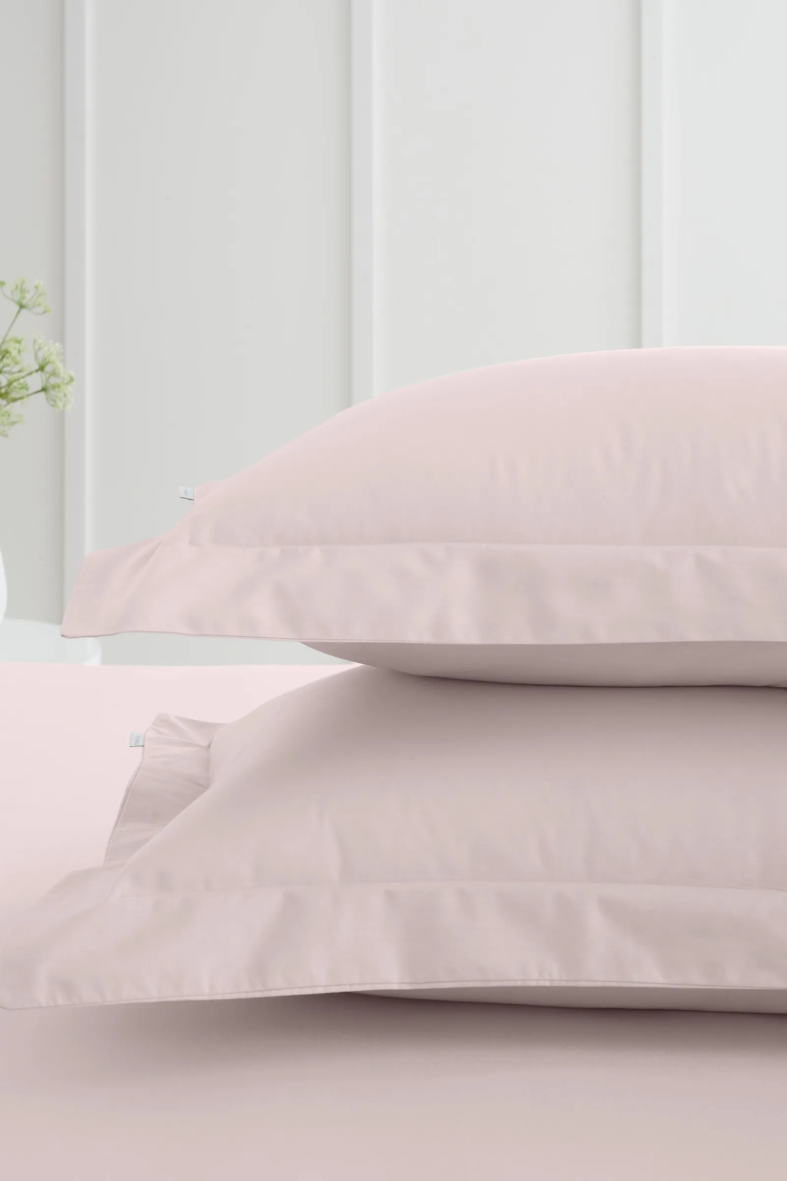 Bianca '200 Thread Count Cotton Percale' Oxford Pillowcases in Pink 2