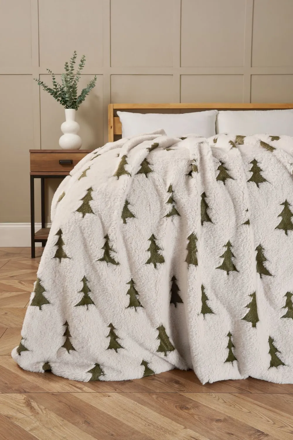 BHS Christmas Trees Faux Fur Throw in Cream